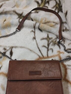 Women’s Wrangler Leather Crossbody Bag with Chain Strap